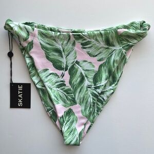 NWT Skatie Salty Bottoms - Beverly
